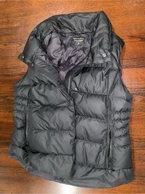 Athletes Women’s Full-Zip Puffer Vest — Size XL — Retails for $189